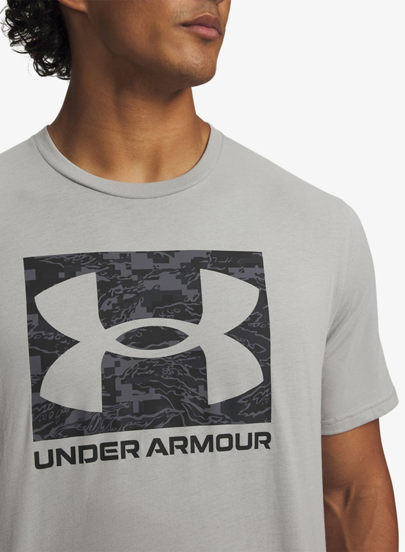 اندر ارمر تيشيرت بطبعة مموهة وشعار صندوقي - Image 3