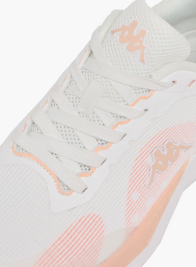 أحذية رياضية نسائية بشعار وتفاصيل برباط