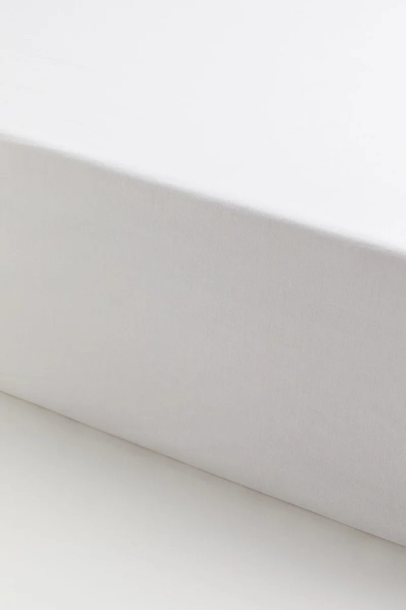 اتش اند ام Fitted cotton sheet