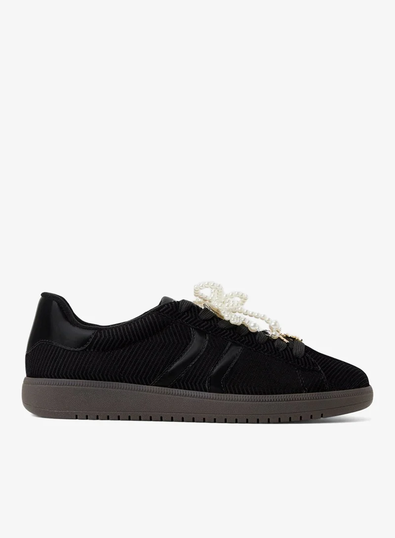 CHICSNEAKER2