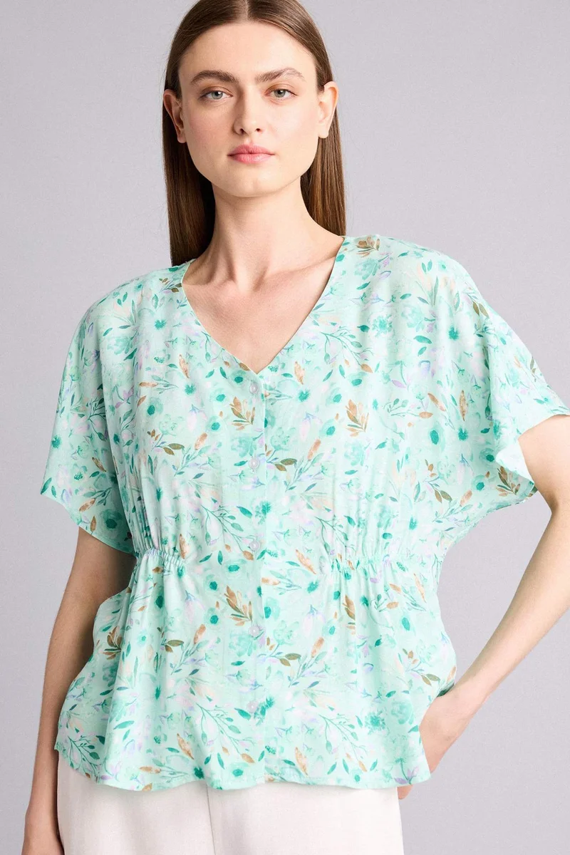 ديفاكتو Relax Fit V-Neck Printed Short Sleeve Shirt