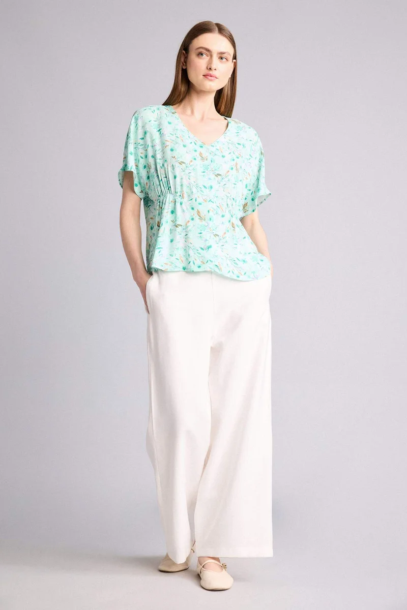 ديفاكتو Relax Fit V-Neck Printed Short Sleeve Shirt