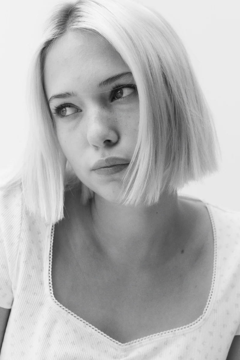 اتش اند ام تي-شيرت بحواف بيكو