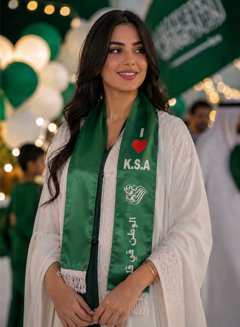 زينة اليوم الوطني السعودي  شال باللون الاخضر يتميز بسطح ناعم ولامع شال رقبة يتميز بتصميم وطني أنيق يضيف لمسة احتفالية إلى الإطلالات في مناسبات اليوم الوطني شال اخضر للاحتفال باليوم الوطني السعودي
مناسب لاحتفالات و زينه اليوم الوطني السعودي - Image 2