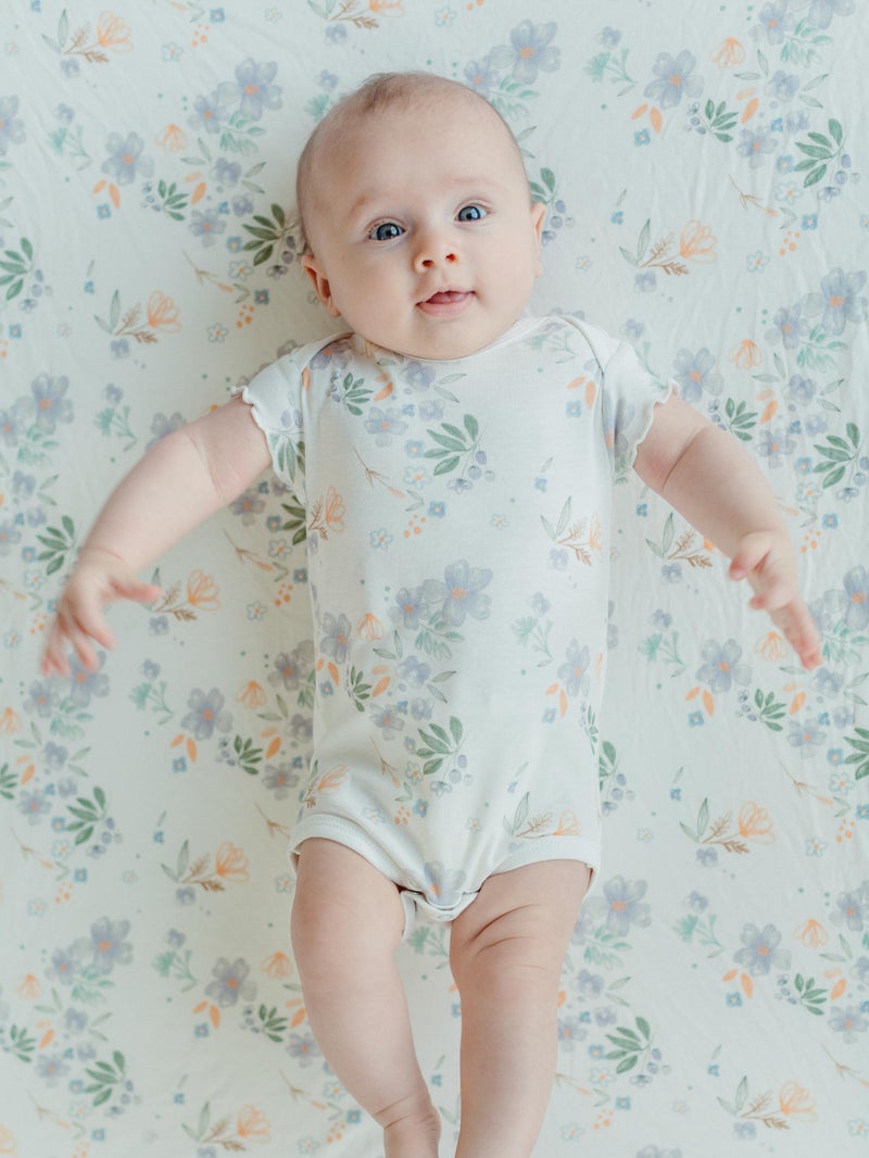 Under the Nile Baby Flutter-Sleeve Bodysuit, 100% Organic Egyptian Cotton, Modern Daisy - Image 3