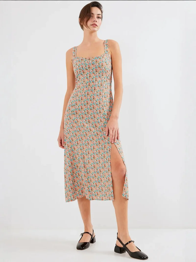 بيغ دارت فستان ميدي بقصة ضيقة وياقة مربعة وفتحة