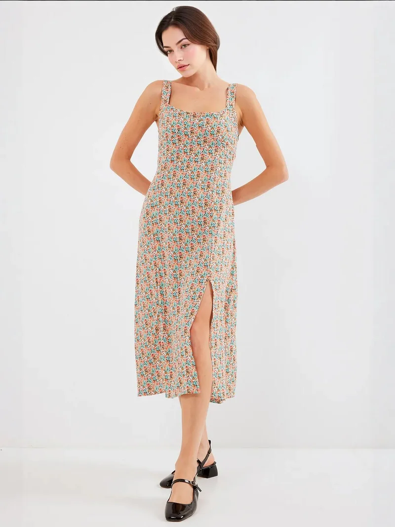 بيغ دارت فستان ميدي بقصة ضيقة وياقة مربعة وفتحة