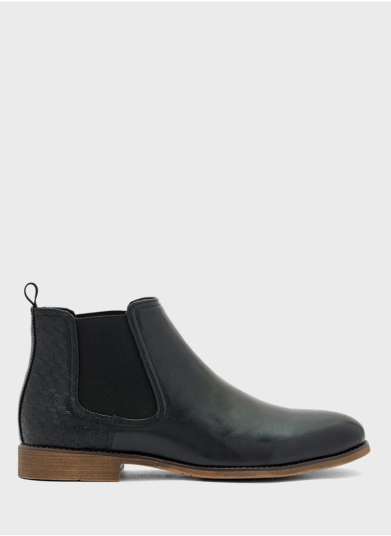 Robert Wood Textuted Chelsea Boots