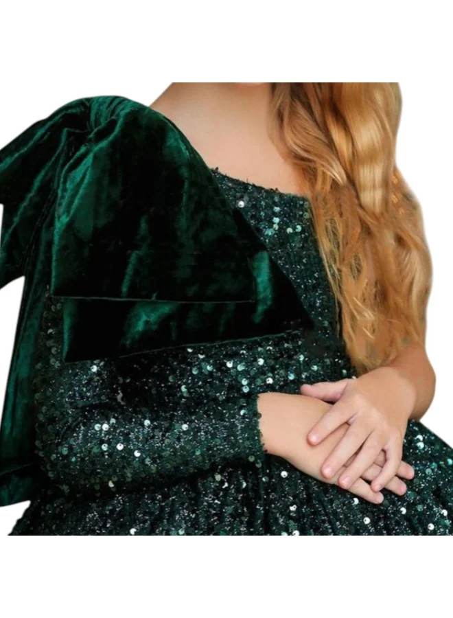 دىدانيالا فستان زمردي مرصع بالترتر