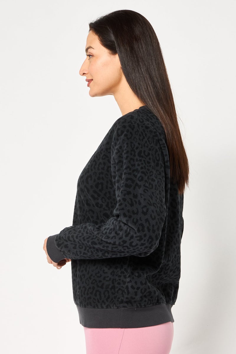 Nike Women Sportswear Fit Long Sleeve Outdoor Sweatshirt, Multicolor - Image 2