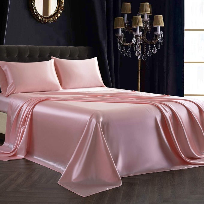 3PCS SATIN SHEET SET TWIN SIZE ULTRA SILKY SOFT BLUSH PINK SATIN TWIN BED SHEETS WITH DEEP POCKET 1 FITTED SHEET 1 FLAT SHEET 1 ENVELOPE CLOSURE PILLOWCASES