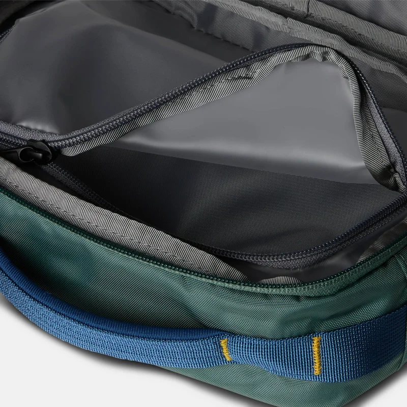THE NORTH FACE Base Camp Voyager Toiletry Bag