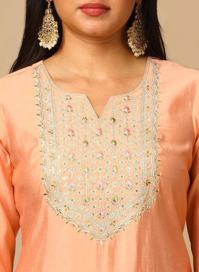 Globus Embroidered V-Neck Straight Fit Ethnic Kurta - Image 4