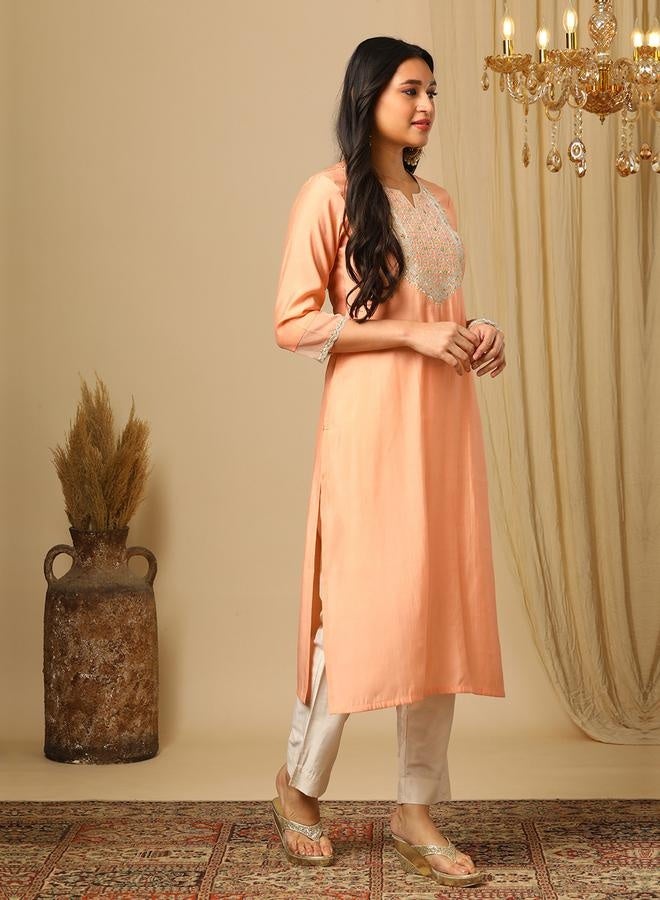 Globus Embroidered V-Neck Straight Fit Ethnic Kurta - Image 2