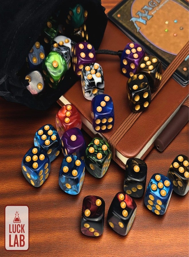 Luck Lab مجموعة نرد لاك لاب المكونة من 48 قطعة من النرد ذي 6 أوجه بقطر 16 مم بنمط دوامة رخامية وزوايا مستديرة - نرد لألعاب الطاولة مثل MTG وDND وTenzi وFarkle وYahtzee وBunco أو لتعليم الرياضيات (حلقة ذهبية متعددة الألوان). - Image 4