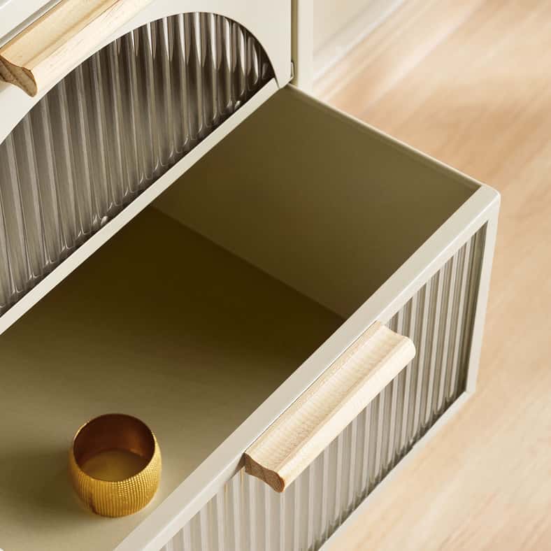 Pan Home خزانة عرض كريمية مع 4 أدراج للمنزل - Image 3