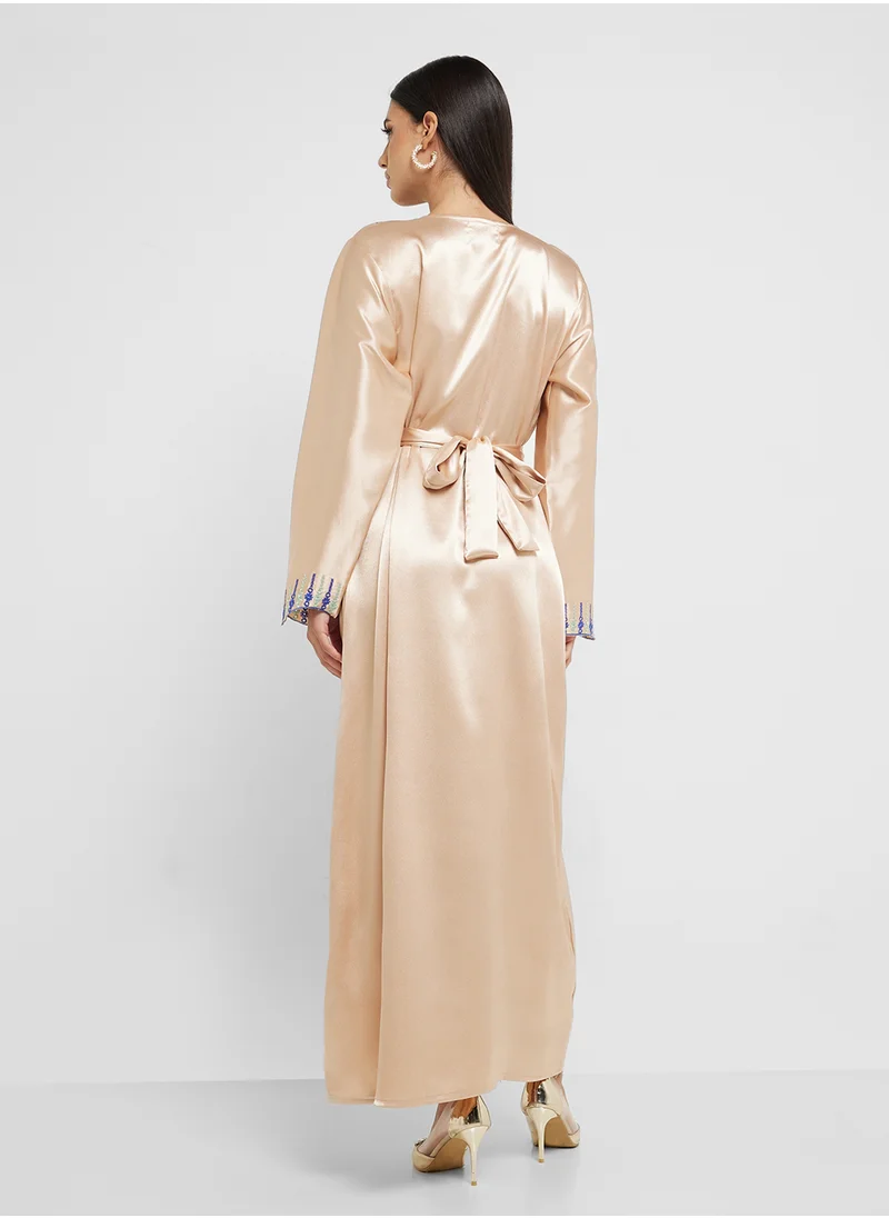 هيا كلوزيت Emroidered Belted Jalabiya
