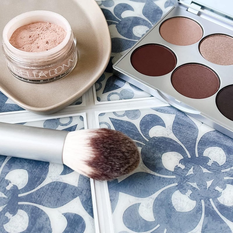 La Bella Donna Women's All-Natural Loose Mineral Foundation with SPF 50 - Nicoletta - Image 5