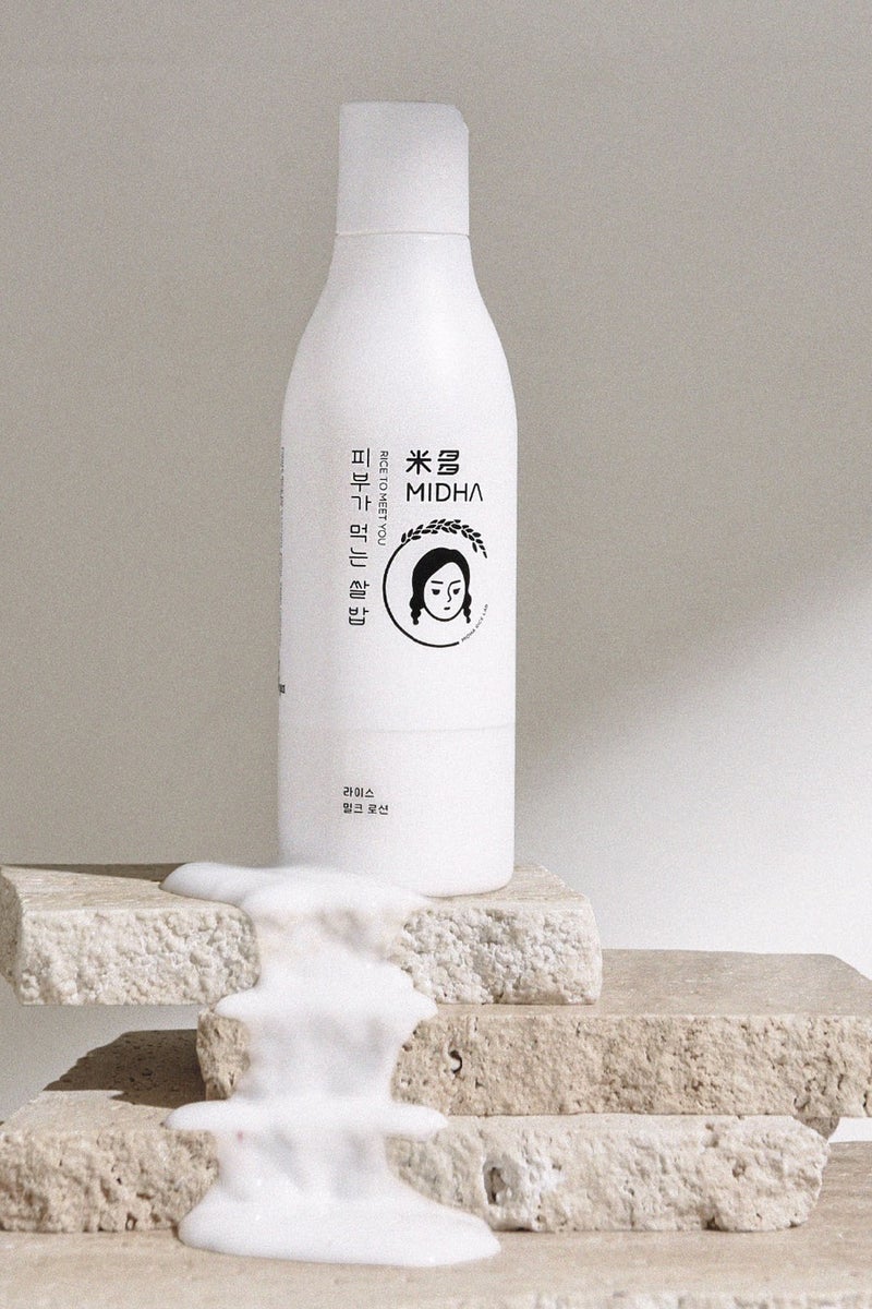 Midha Rice Milk Lotion 200ml delivers silky, breathable moisture that leaves your skin feeling refreshed, soft, and naturally luminous.  Its smooth, fast-absorbing texture helps restore balance and improves overall skin tone without any sticky residue. - Image 1
