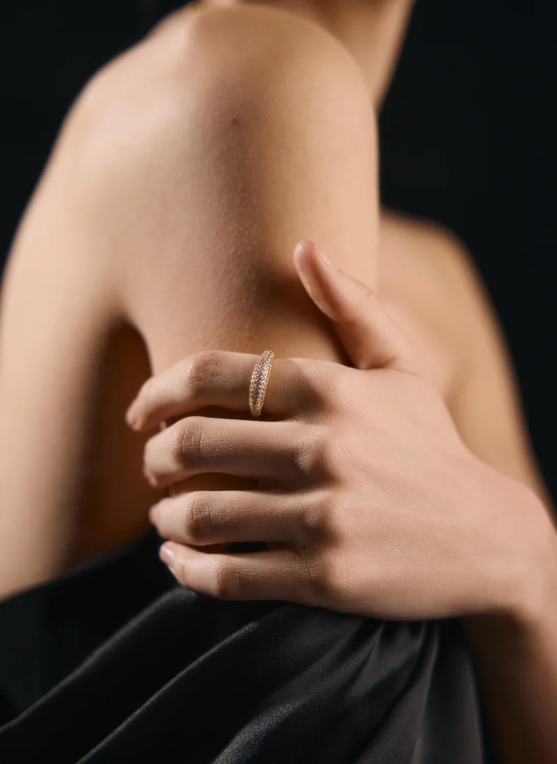 Voluminous ring with small crystals