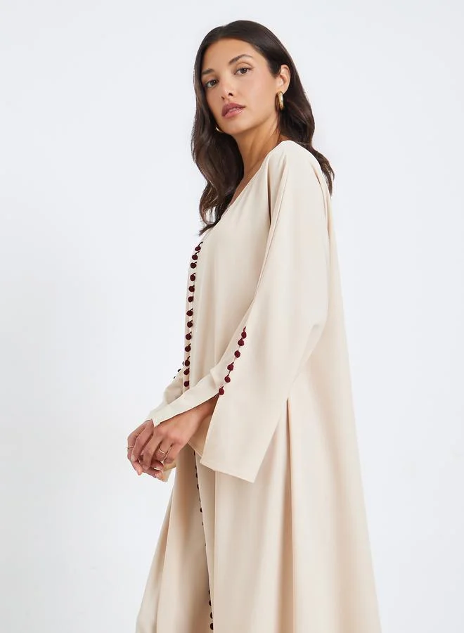 ستايلي عباية بتفاصيل كرات بوم بوم