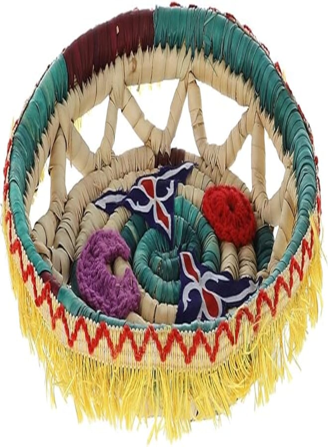 The round basket tray is good for displaying and serving loaves of bread, candy and other pastries, and the small wicker basket is excellent