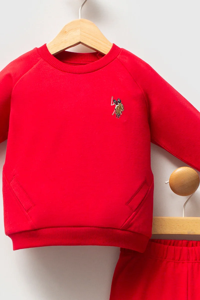 يو اس بولو اسن طقم أحمر من قطعتين للأولاد من يو إس بولو أسن