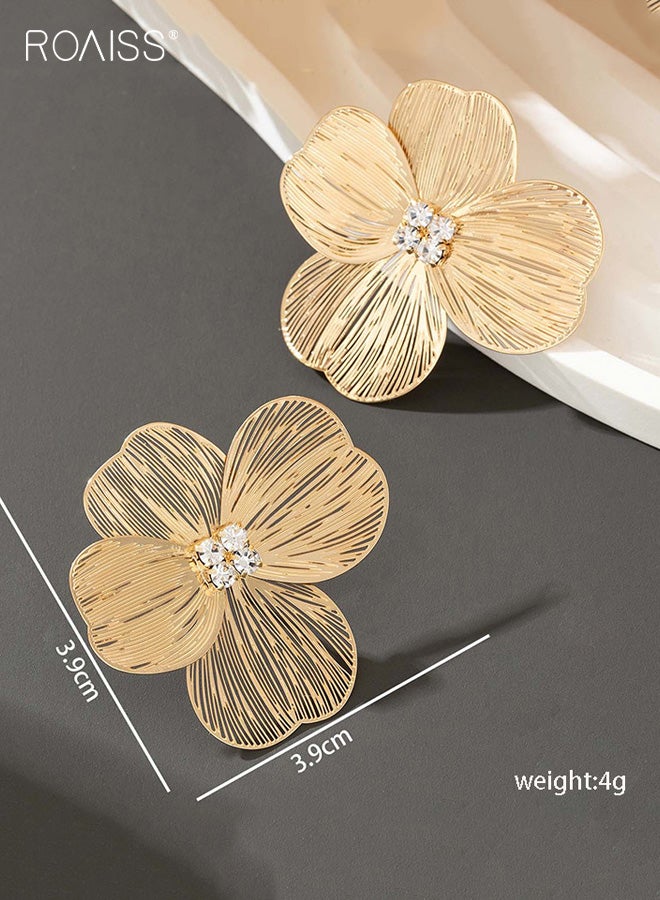 رويس أقراط نسائية مميزة، أقراط مخرمة على شكل أوراق الجنكة العتيقة، تصميم أنيق ومتعدد الاستخدامات، أقراط معدنية في وسط زهرة اللؤلؤ الذهبي، ذهبي - Image 5