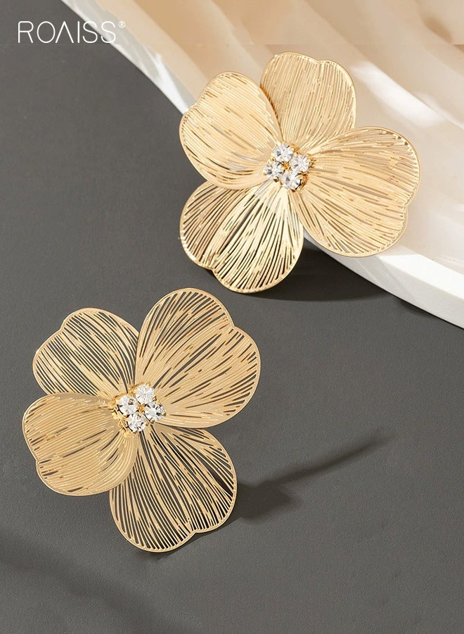 رويس أقراط نسائية مميزة، أقراط مخرمة على شكل أوراق الجنكة العتيقة، تصميم أنيق ومتعدد الاستخدامات، أقراط معدنية في وسط زهرة اللؤلؤ الذهبي، ذهبي - Image 1