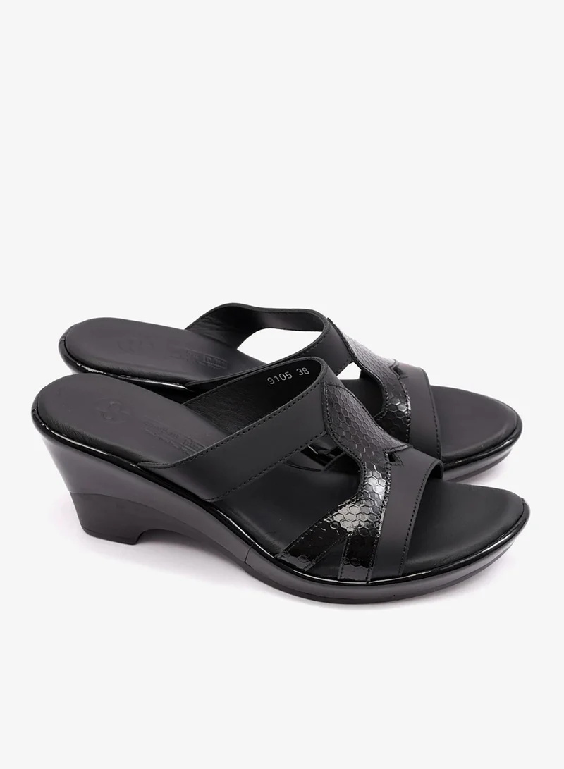 كومفورت بلس صندل نسائي جلد مطفي مريح بكعب عالٍ أسود