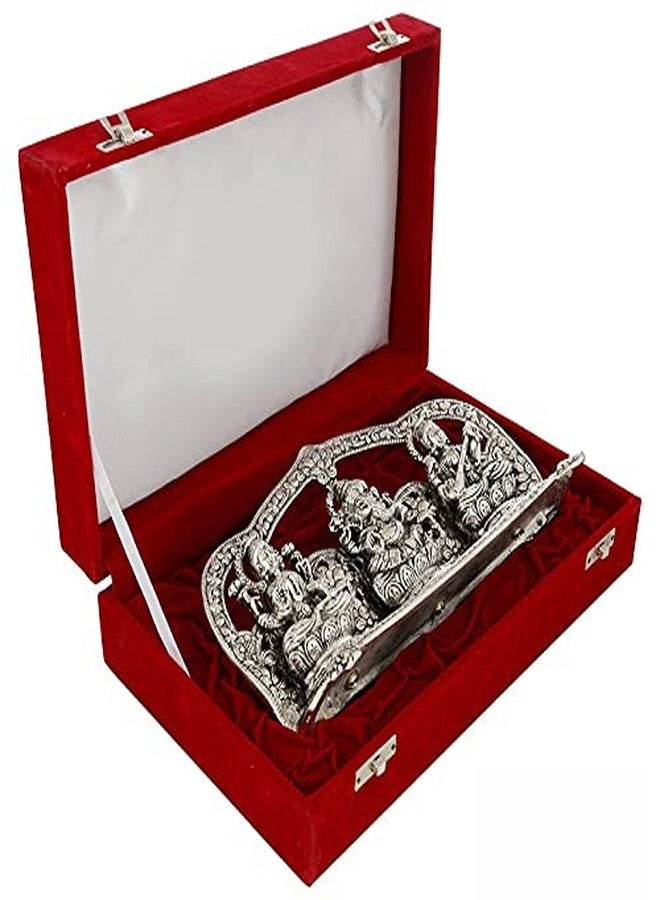 INTERNATIONAL GIFT تمثال إلهة لاكشمي غانيش ساراسواتي مطلي بالفضة من INTERNATIONAL GIFT®، بلمسة نهائية مؤكسدة، مع مصباحين يدويين، مع علبة مخملية جميلة وحقيبة حمل (14 ارتفاع × 25 عرض × 5 طول سم). - Image 5