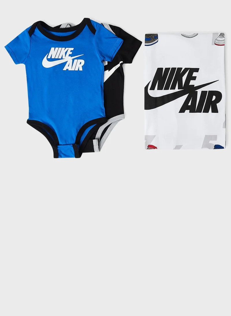 Nike Infant Milestone Blanket Box Set
