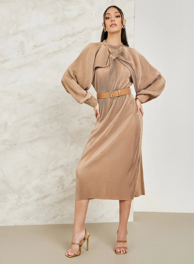 ستايلي Plisse Cape Sleeve Belted Sheath Midi Dress