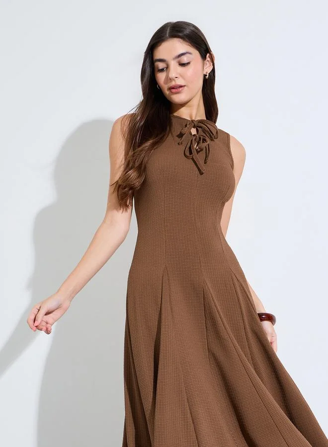 ستايلي Brown Tie-Up Neck A-Line Maxi Dress