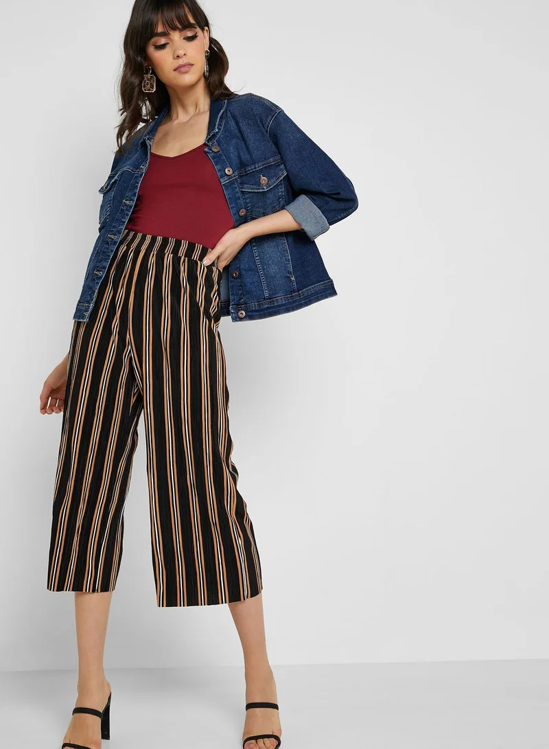FOREVER 21 V-Neck Cami Top