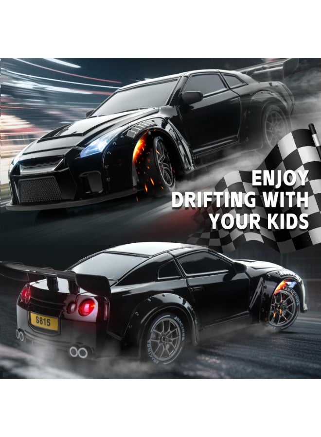 ال لايف سيارة دريفت تعمل بالتحكم عن بعد، بمقياس 1:24 مع أضواء LED، سيارات عالية السرعة تعمل بالتحكم عن بعد 2.4 جيجاهرتز 20 كم/ساعة، إطارات دريفت وبطاريتان، فكرة لعبة سباق رياضية هدية للبالغين والأولاد والبنات والأطفال (أسود) - Image 3