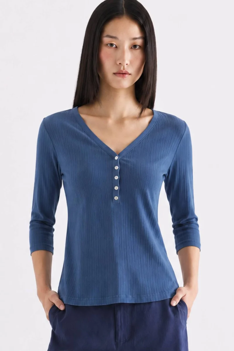 ذا اديتورز ماركت Evie Half Button Long Sleeve Top - Azure Textured Stripes