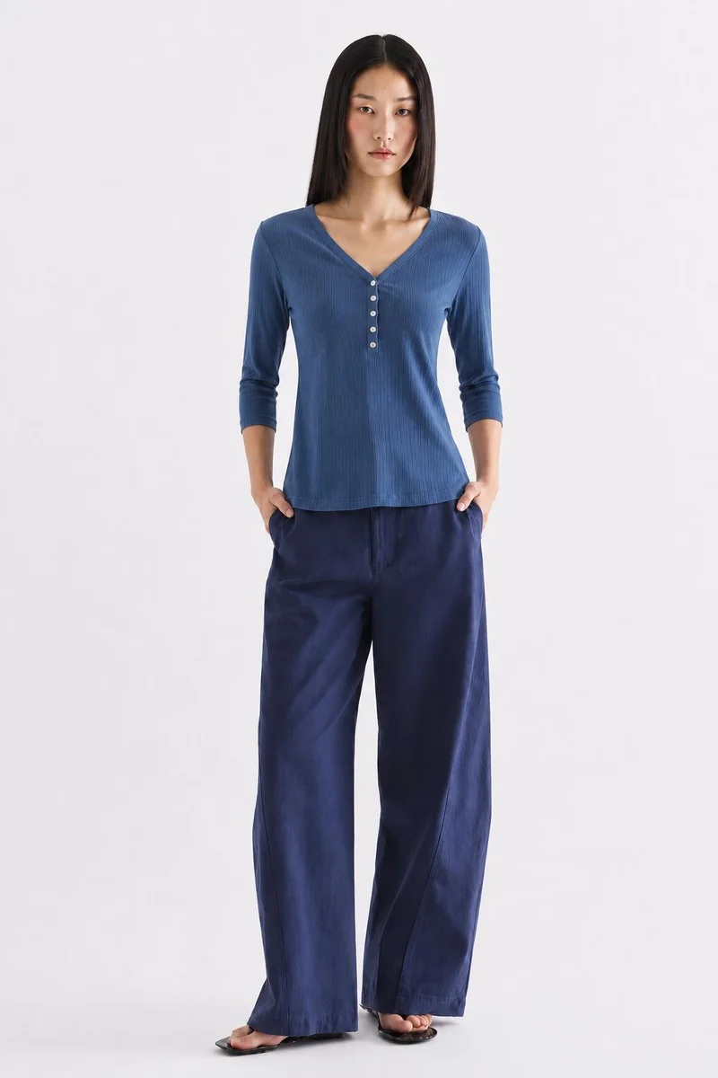 ذا اديتورز ماركت Evie Half Button Long Sleeve Top - Azure Textured Stripes