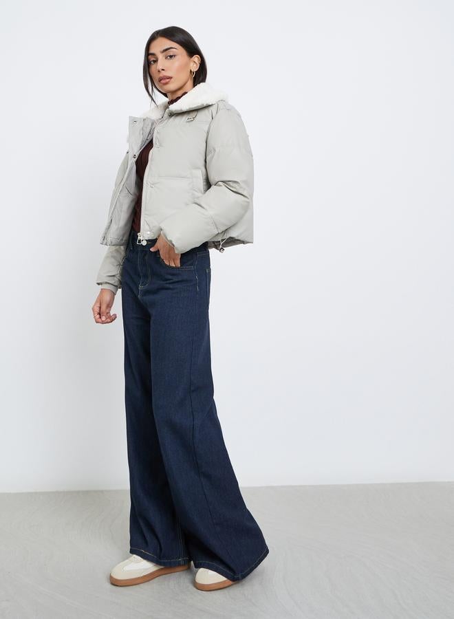 ستايلي جاكيت قصير مبطن مزين بفرو صناعي - Image 2