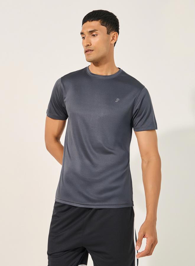 ستايلي اكتيف تيشيرت سادة بقصة منتظمة مع تفاصيل شعار - Image 1