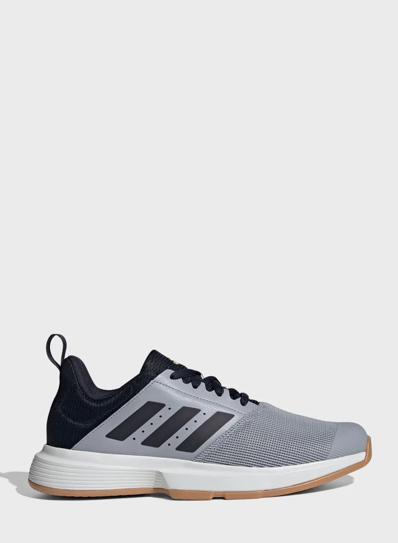 adidas حذاء رياضي داخلي للرجال
