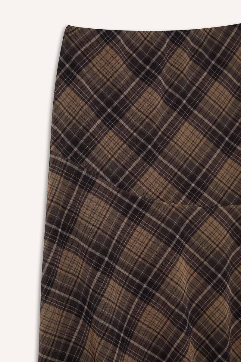 DeFacto Woman Asymmetrical Checked Normal Waist Tulle Midi Skirt  - Image 4