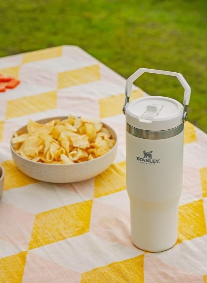ستانلي كوب ستانلي آيس فلو المصنوع من الفولاذ المقاوم للصدأ مع شفاطة - معزول بتفريغ الهواء، غطاء قلاب مانع للتسرب، يحافظ على البرودة لمدة 12 ساعة / المثلجة لمدة يومين، للاستخدام في المنزل / المكتب / السيارة، كوب قابل لإعادة الاستخدام (لون كريمي، 30 أونصة) - Image 5