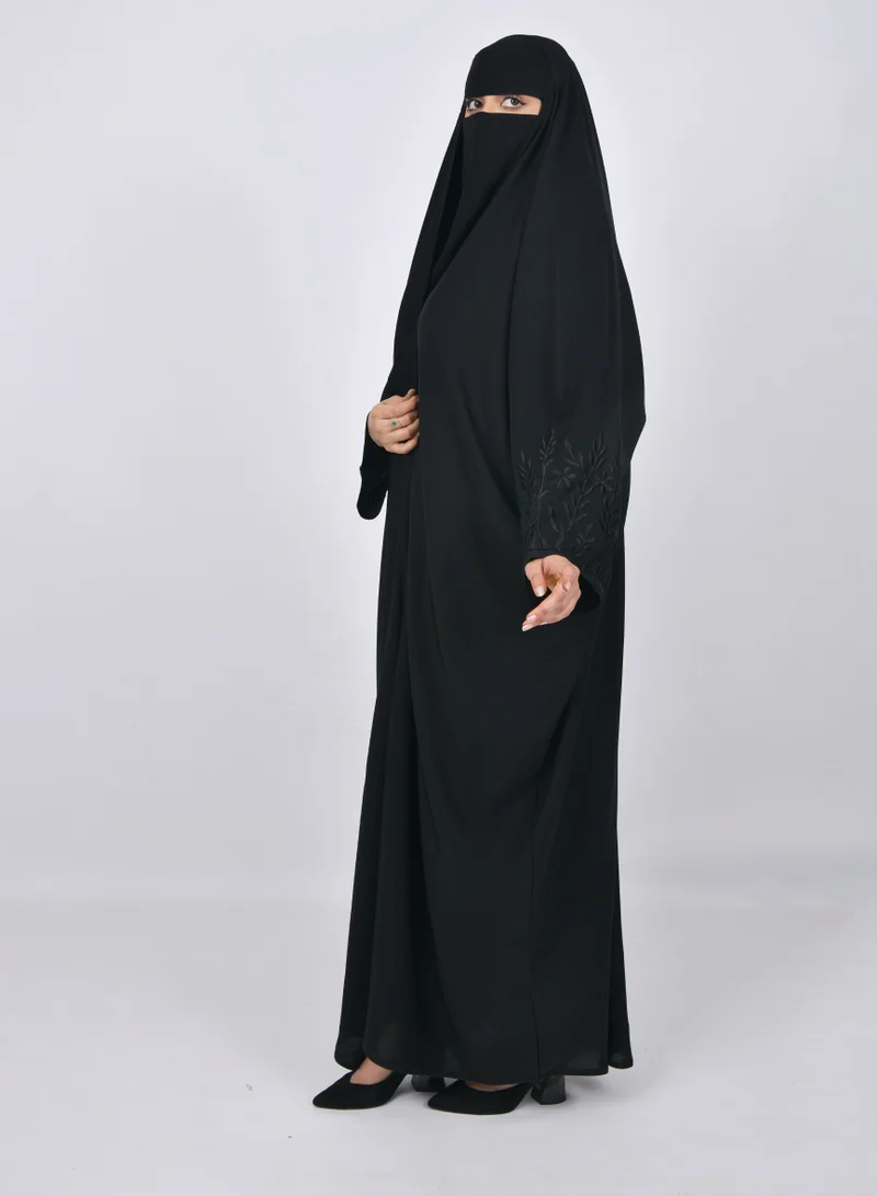 HAWRAA ABAYA Wrap head abaya with wide sleeves embroidered with fine embroidery on the sleeves