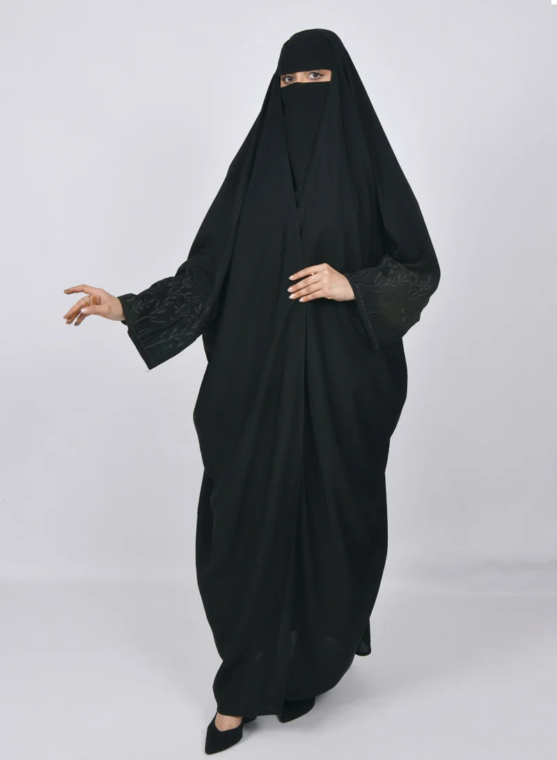 HAWRAA ABAYA Wrap head abaya with wide sleeves embroidered with fine embroidery on the sleeves