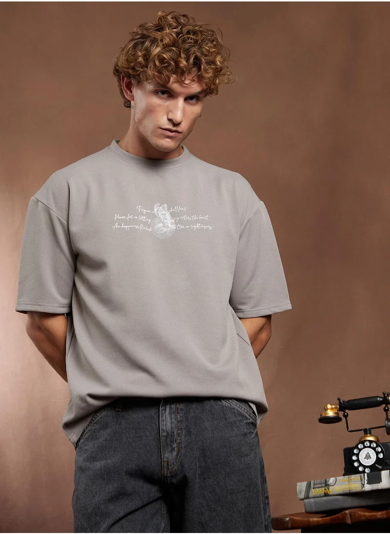 كامبوس سوترا Campus Sutra Men's Coin Grey Boxy Mytho-Modernism T-Shirt For Casual Wear | Crew Neck | Short Regular Sleeves | Pull On Closure | T-Shirt Crafted With Comfort Fit For Everyday Wear
