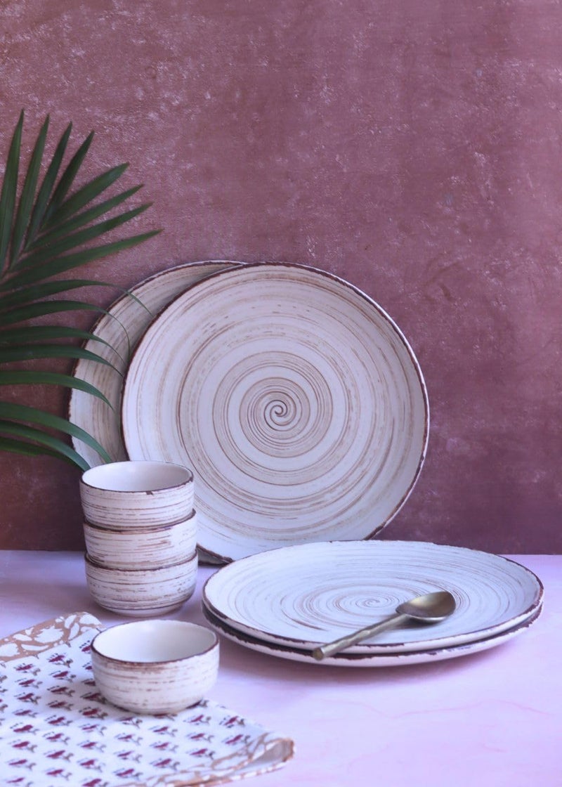 WEAVING HOMES طقم WEAVING HOMES من 8 قطع من الأطباق السيراميكية البنية والبيضاء 4 أطباق عشاء كاملة، 4 سلطانيات خضار آمنة في الميكروويف وغسالة الصحون - Image 3