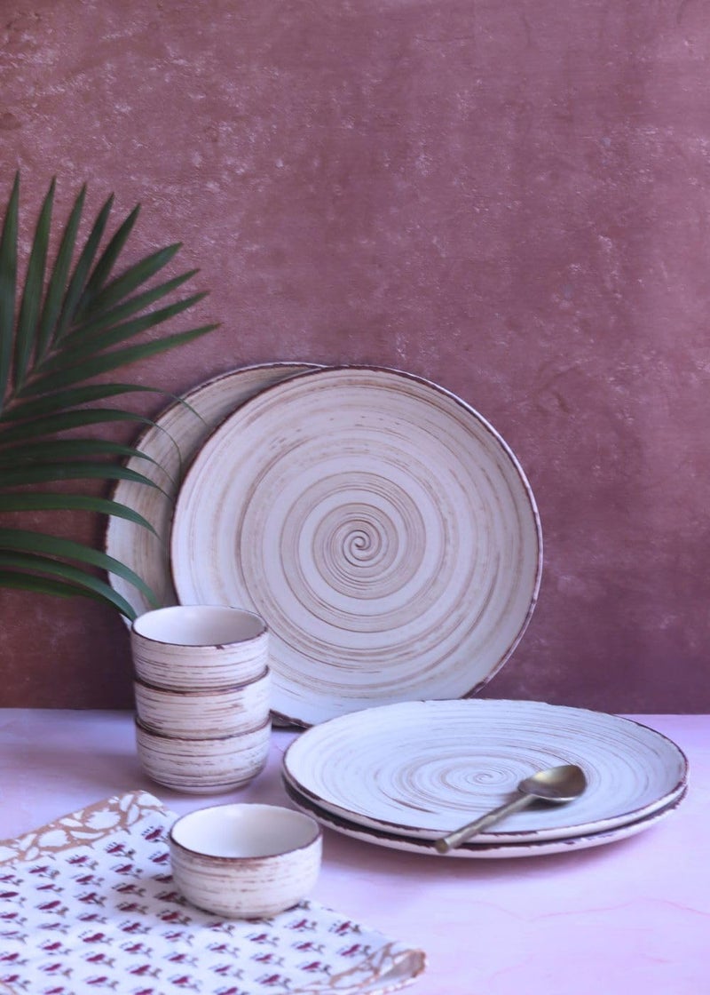 WEAVING HOMES طقم WEAVING HOMES من 8 قطع من الأطباق السيراميكية البنية والبيضاء 4 أطباق عشاء كاملة، 4 سلطانيات خضار آمنة في الميكروويف وغسالة الصحون - Image 2