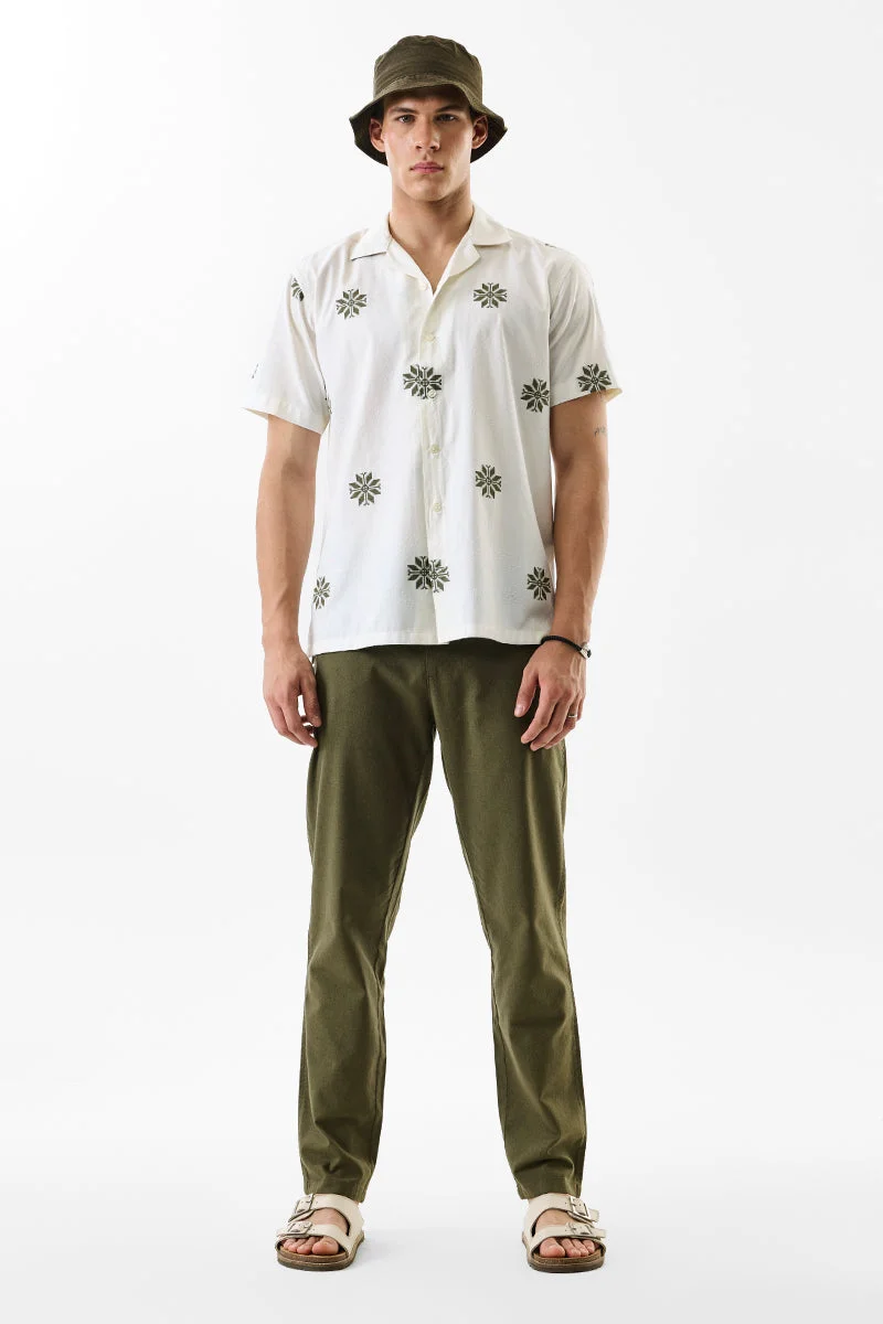 سنيتش Olive Textured Slim Fit Casual Trousers