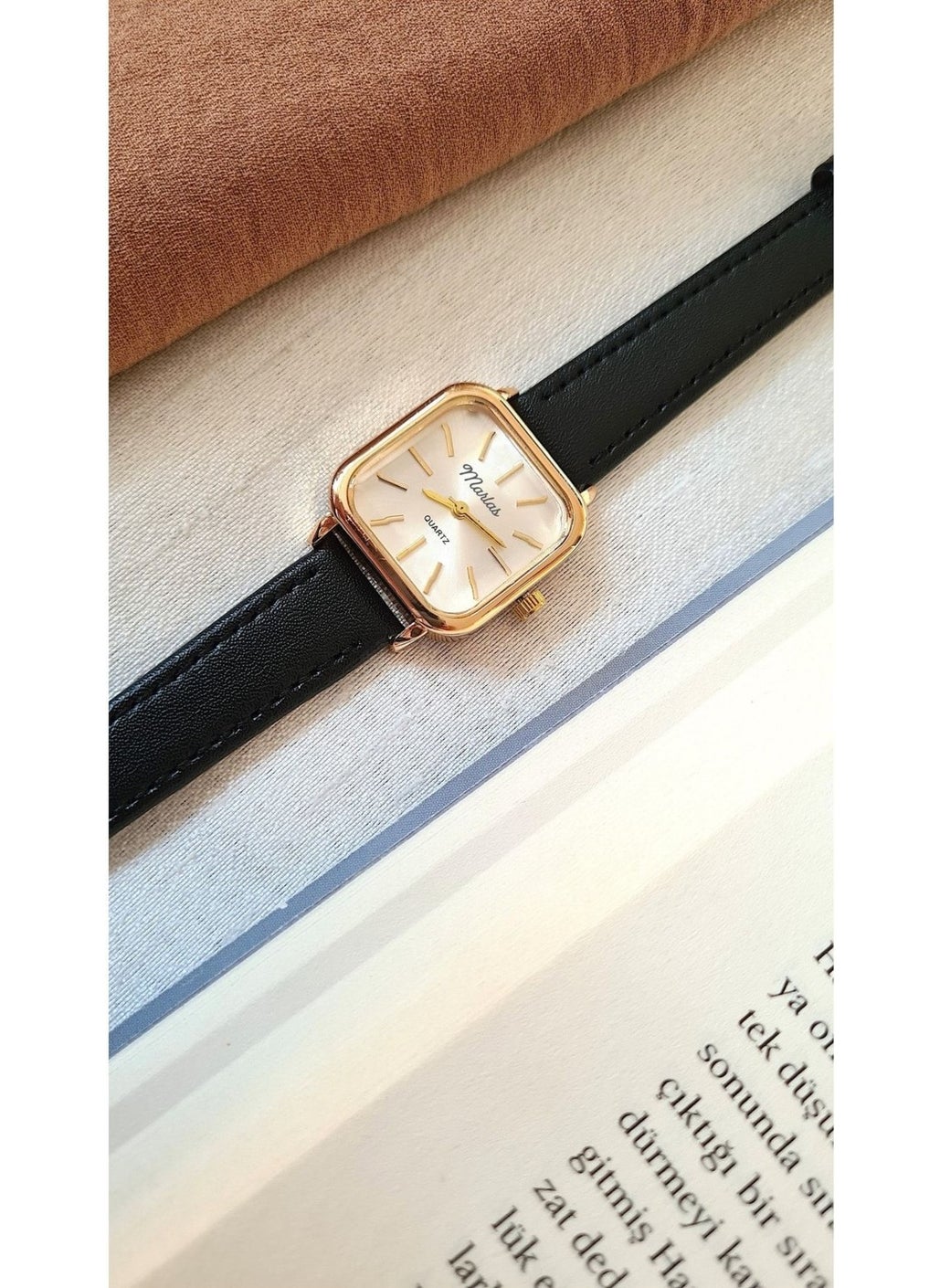 Tekno Trust Retro Women's Wristwatch, Vintage Design, Minimal Design Gold Color Black Strap  - Image 4